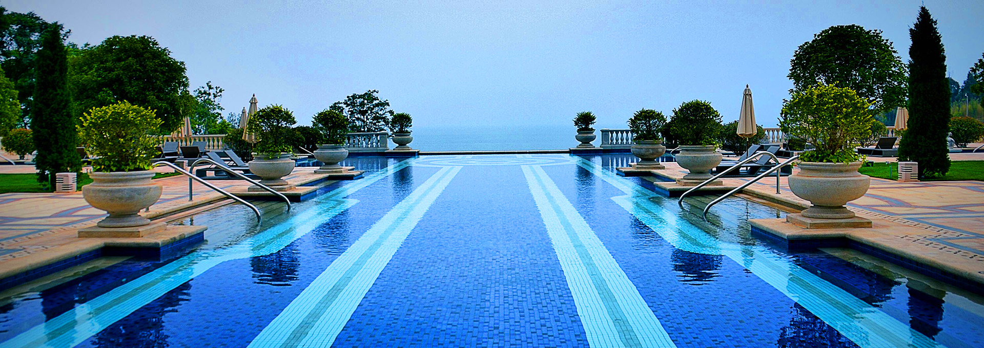 云南抚仙湖希尔顿酒店泳池设备工程项目