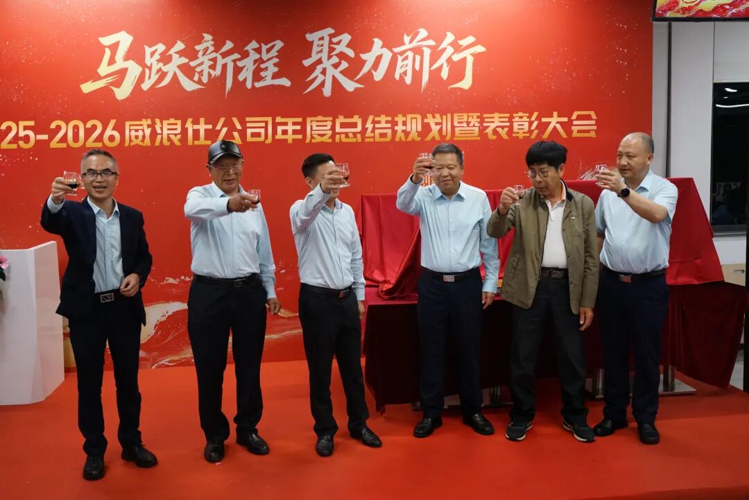 祝酒现场.jpg 祝酒现场.jpg